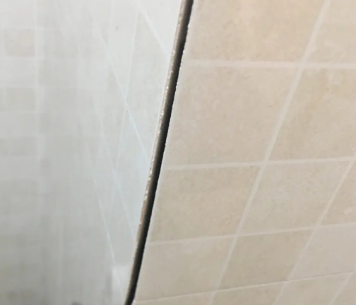 奎文瓷砖空鼓维修公司分享阳台瓷砖脱落的修复过程可以分为以下几个步骤