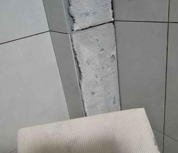 奎文瓷砖空鼓维修公司分享下厨房瓷砖脱落的补救措施。